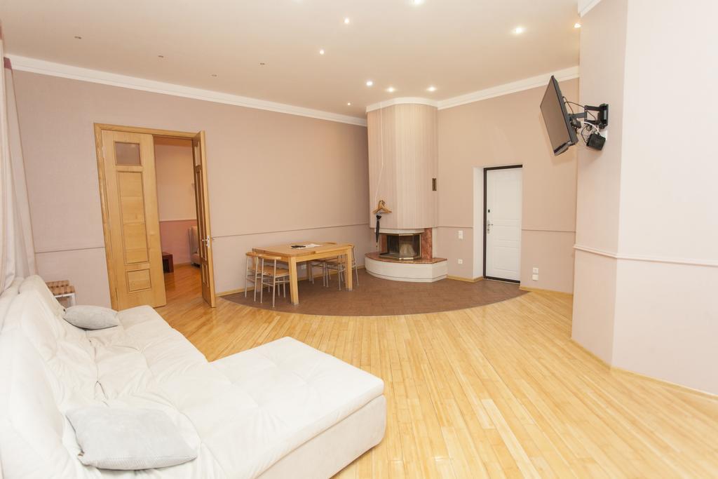 Apartment On Sumskaya No Smoking Kharkiv Exterior photo