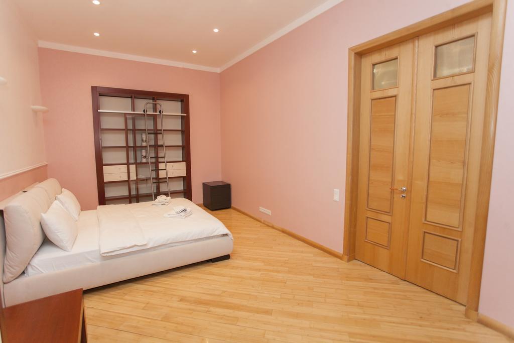 Apartment On Sumskaya No Smoking Kharkiv Exterior photo